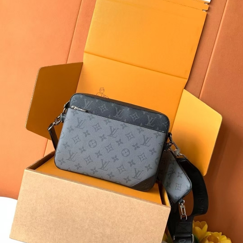 Louis Vuitton Trio Messenger